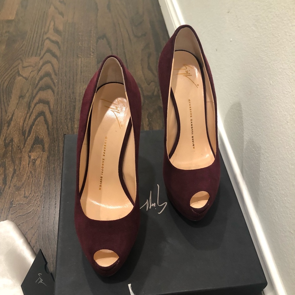 giuseppe zanotti suede peep toe pump